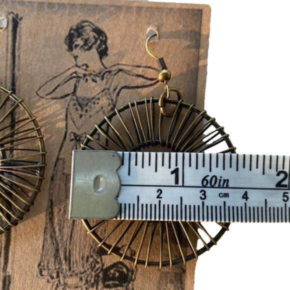 Hand crafted earrings. Circular with Industrial feel. Brass colored metal OS - Picture 3 of 3